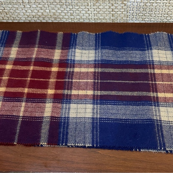 NWOT Unisex Navy & Wine Brushed Acrylic Scarf Italy - Picture 7 of 7